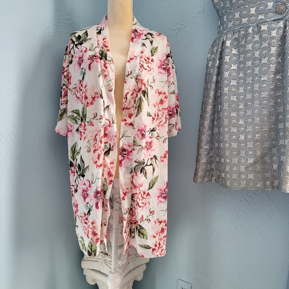Show Me Your Mumu floral kimono robe B17